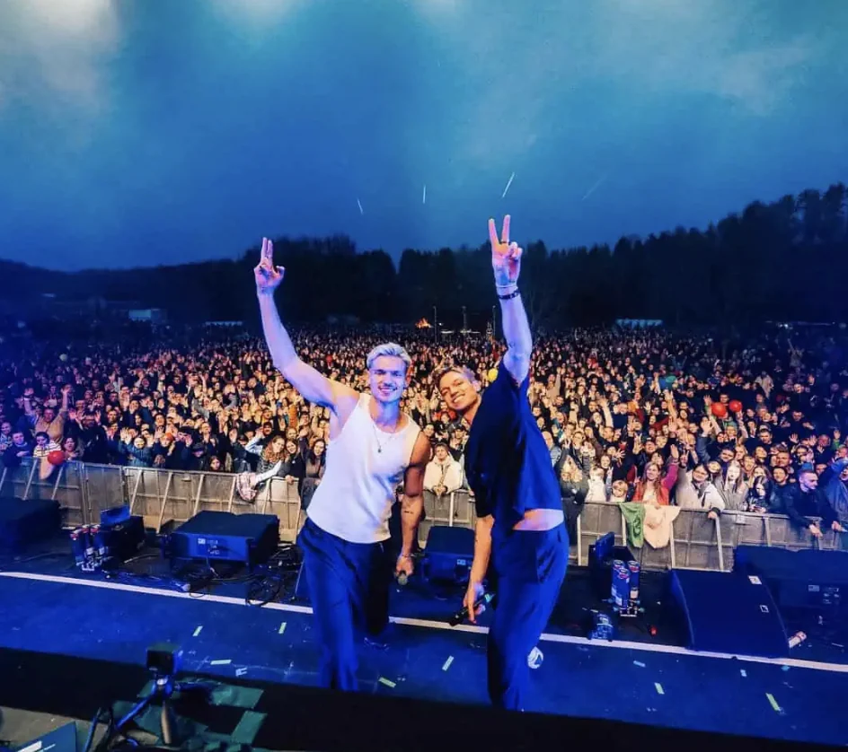 FAST BOY with a festival crowd